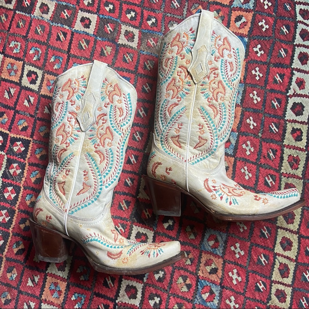 Corral Embroidered Women’s Boots Sz 9 - NEW